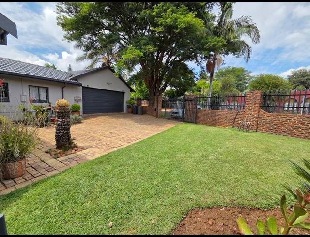 3 BEDROOM HOUSE FOR SALE IN SINOVILLE